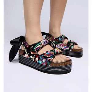 Black Platform Shoes with Decorative Bow and Comfort Sole